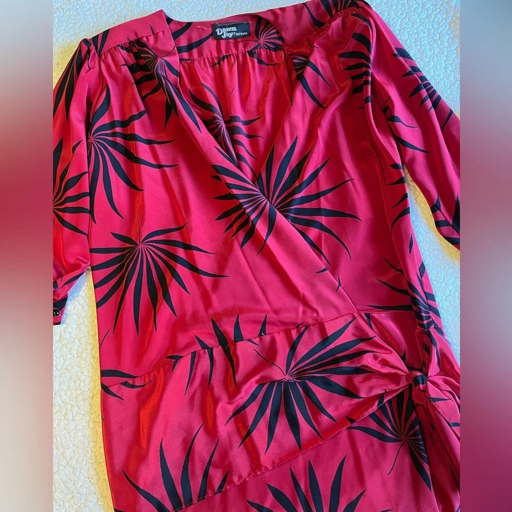Vintage Dawn Joy red/black dress, cinched/tie waist, open fold-over front, Sz L - Picture 3 of 11